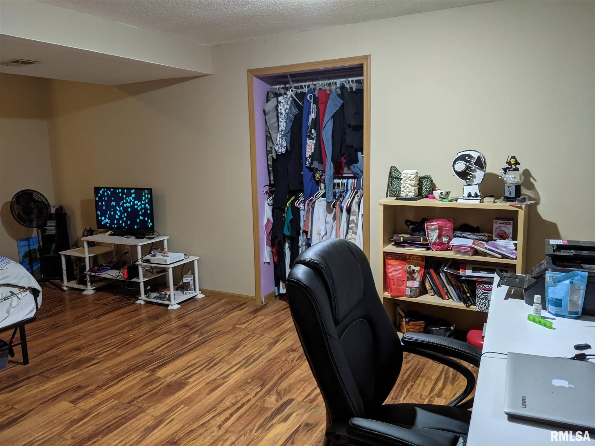 3404 Ridge Court Davenport, IA 52806 - Photo 19 of 28 Gallery Image 19