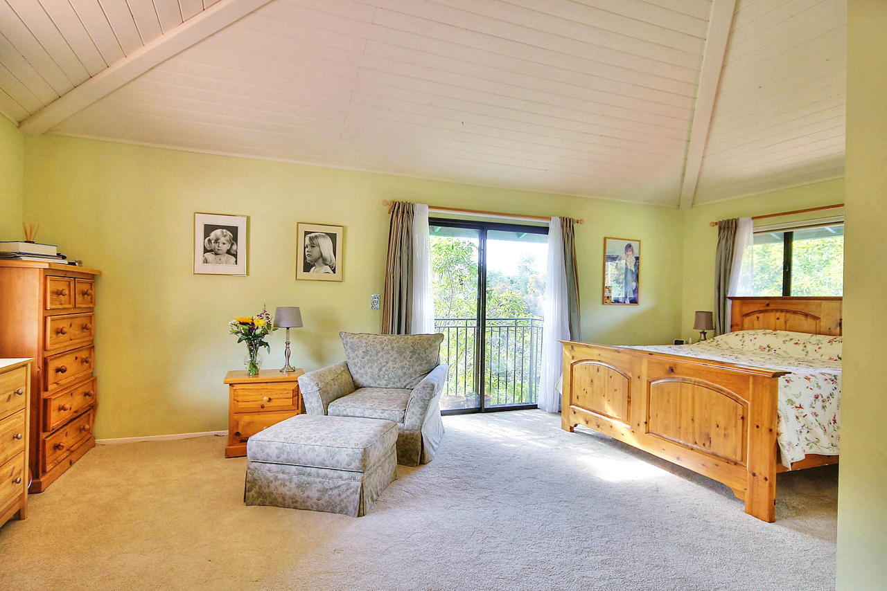 2727 East Valley Road Montecito, CA 93108 - Photo 15 of 26 Master_Bedroom_1_2727_EVR_Montecito_Team