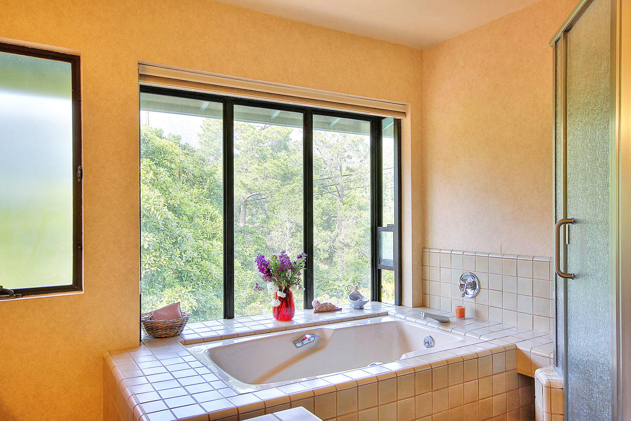 2727 East Valley Road Montecito, CA 93108 - Photo 17 of 26 Master_Bath_2727_EVR_Montecito_Team_Boll