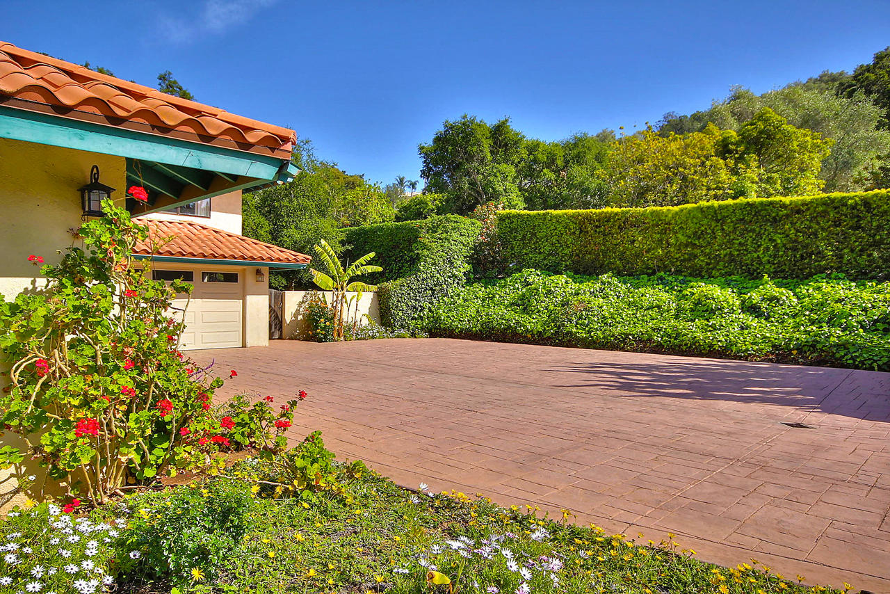 Private Front Yard w/ Ample Parking