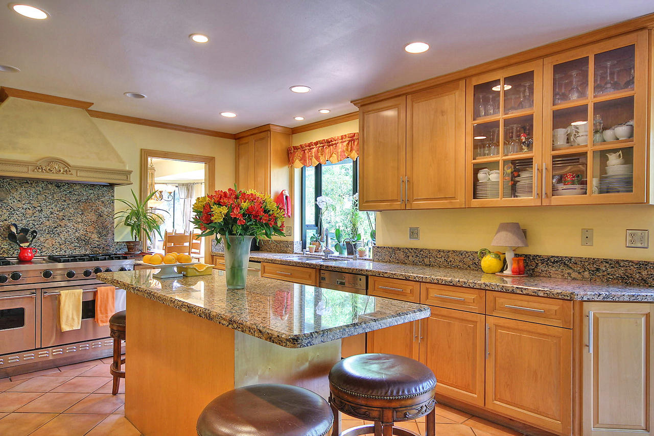 Kitchen_Dual_Oven_Cabinets_2727_EVR_Mont