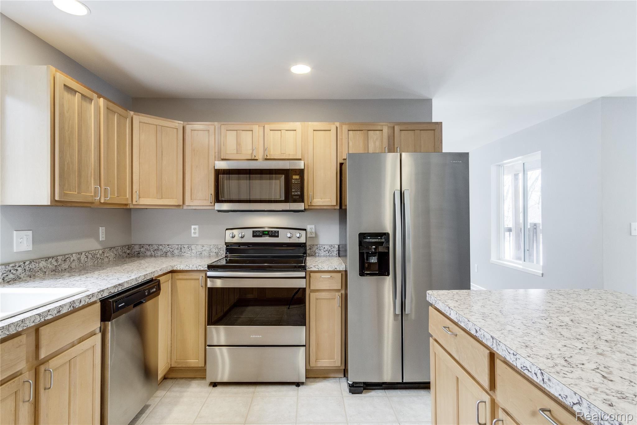 1533 Paramount Street Novi, MI 48377 - Photo 6 of 51 Interiors (8 of 43).jpg