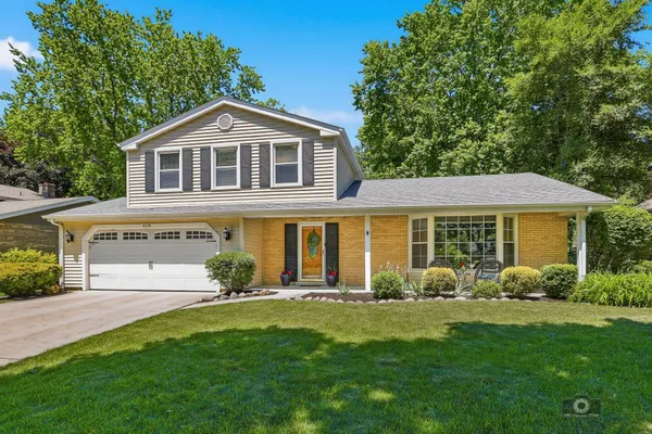$585,000 | 619 East Bauer Road, Naperville, IL 60563