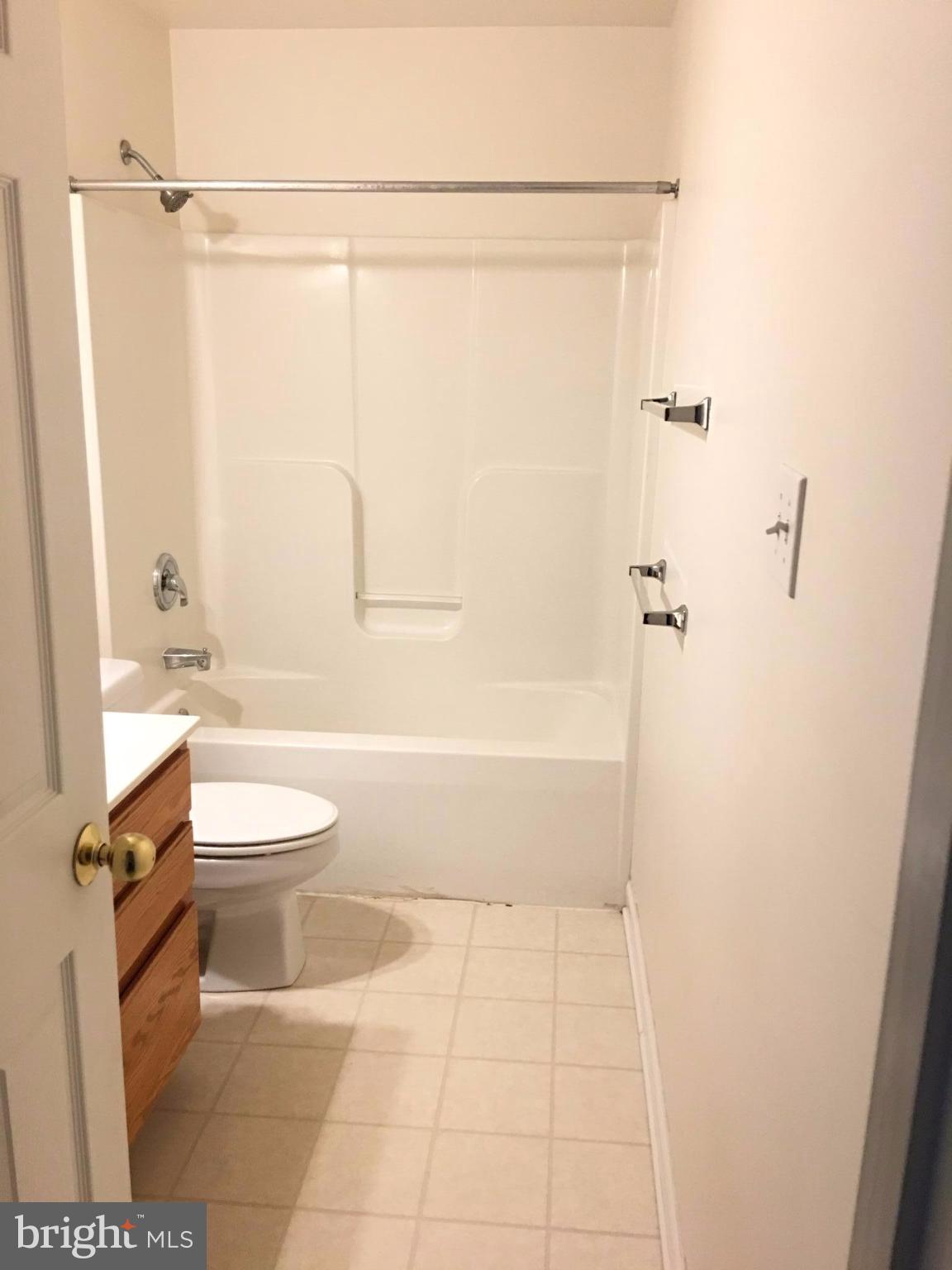 2281 Freezeland Road Linden, VA 22642 - Photo 21 of 23 Up stairs hall bath
