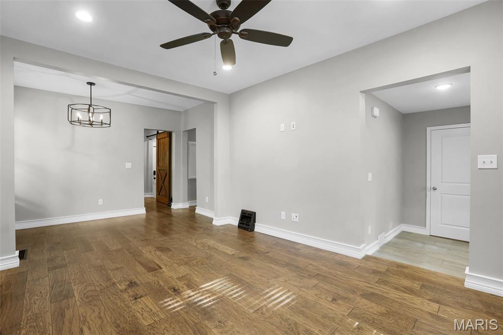 927 Troy Road Edwardsville, IL 62025 - Photo 5 of 27