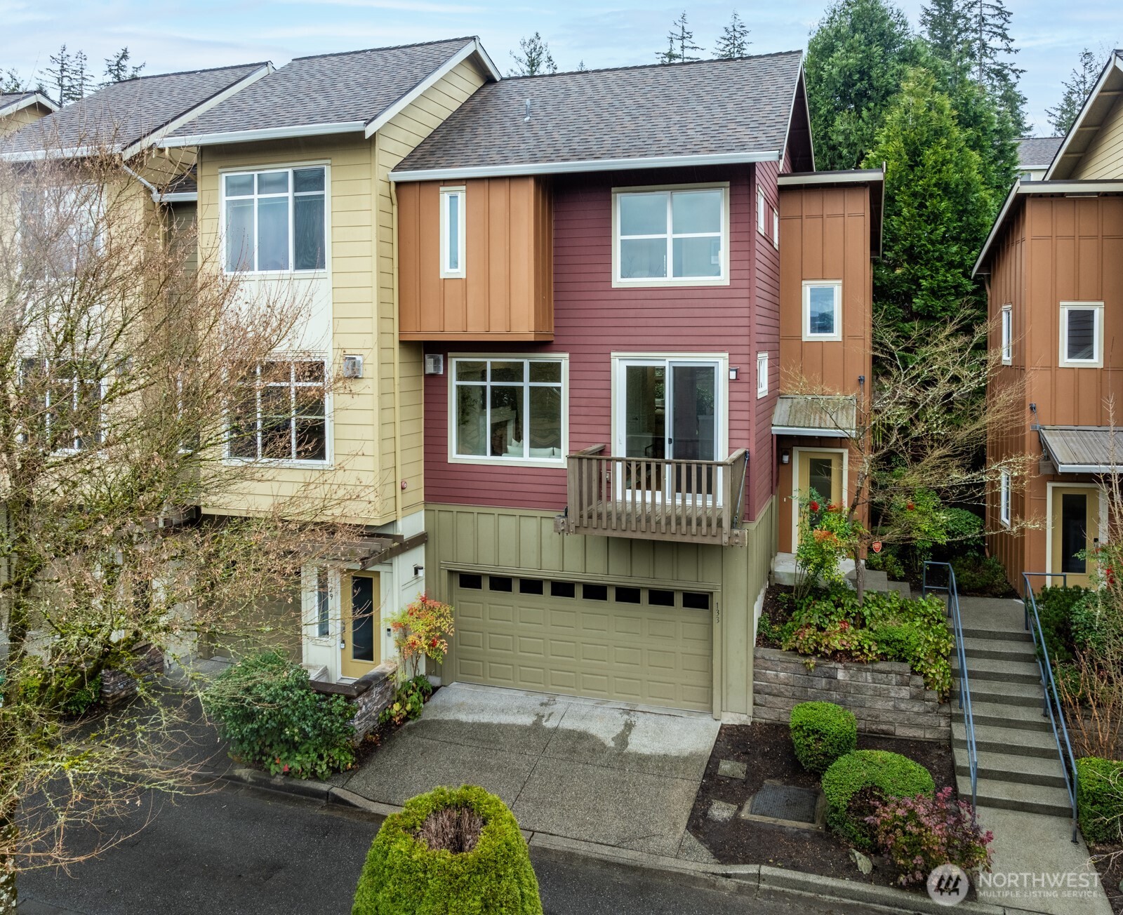 133 Cougar Ridge Road Northwest, Unit 1405 Issaquah, WA 98027 - Photo 1 of 30 a front view of a house with garden
