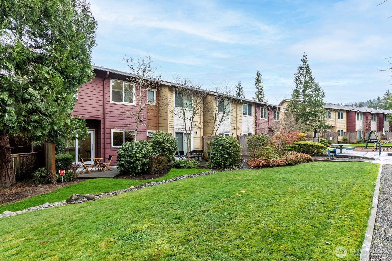 133 Cougar Ridge Road Northwest, Unit 1405 Issaquah, WA 98027 - Photo 11 of 30 a view of house with backyard and garden