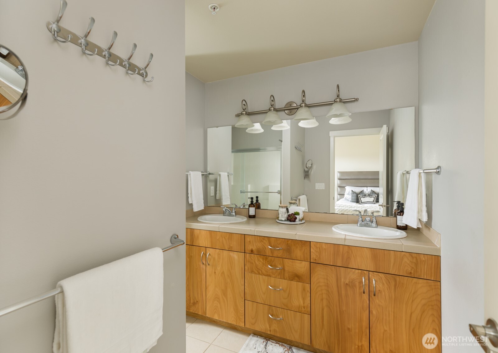 133 Cougar Ridge Road Northwest, Unit 1405 Issaquah, WA 98027 - Photo 17 of 30 a bathroom with a sink and a mirror