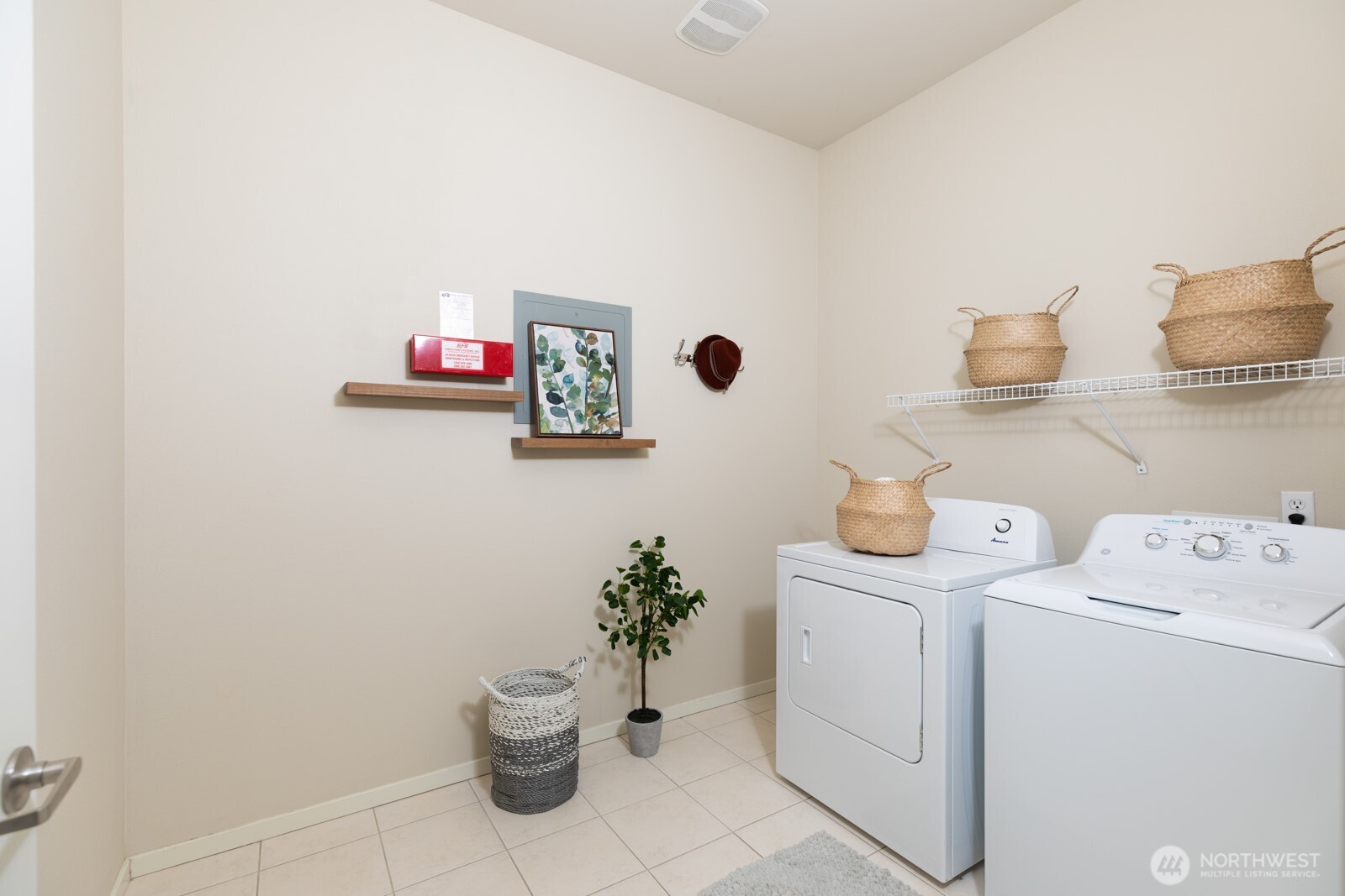 133 Cougar Ridge Road Northwest, Unit 1405 Issaquah, WA 98027 - Photo 21 of 30 a view of washer and dryer