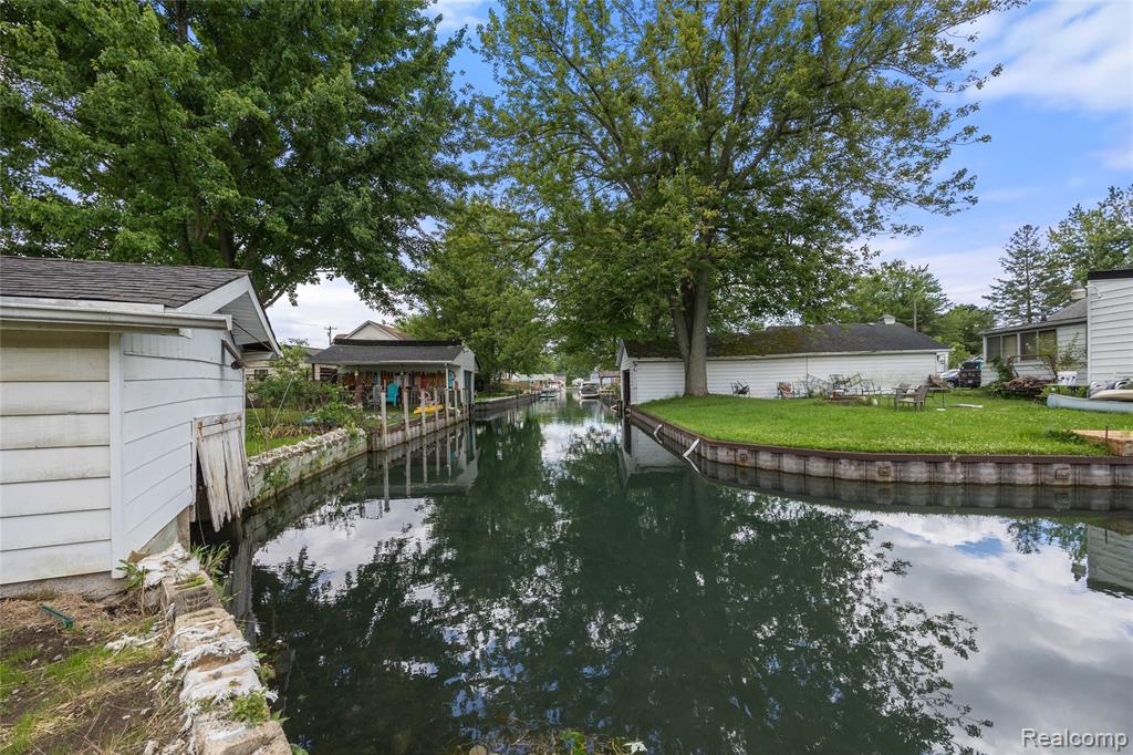 701 Pointe Tremble Road Algonac, MI 48001 - Photo 5 of 41