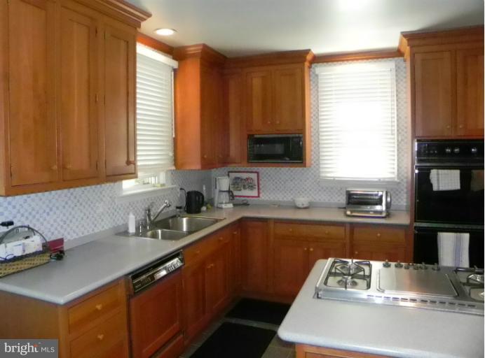 6104 Pinehurst Road Baltimore, MD 21212 - Photo 1 of 12 Kitchen