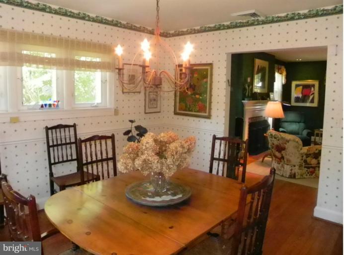6104 Pinehurst Road Baltimore, MD 21212 - Photo 4 of 12 Dining Room