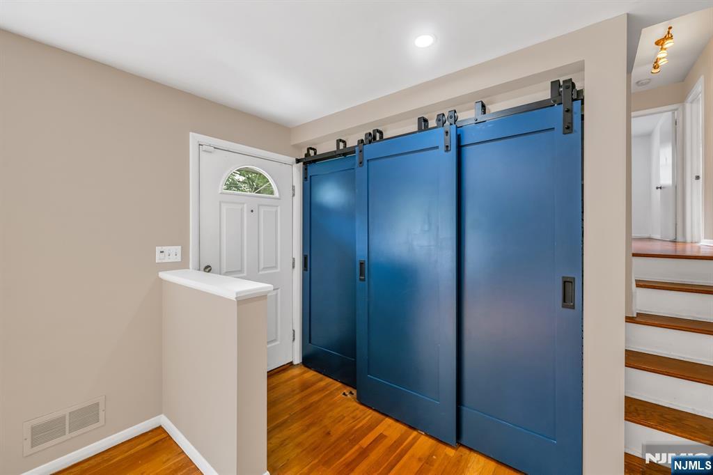 45 Jay Drive Paramus, NJ 07652 - Photo 3 of 41