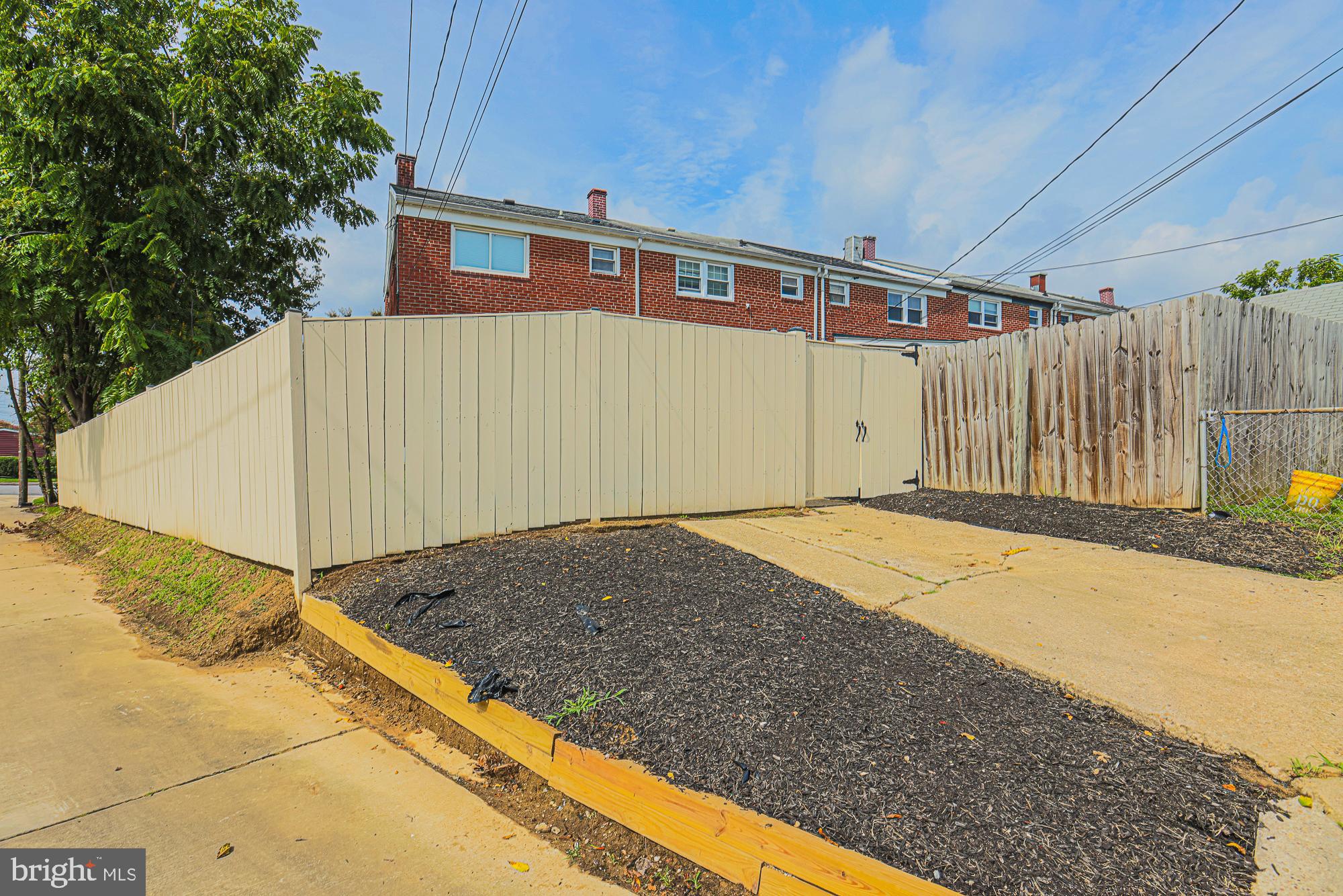 191 Alstun Road Essex, MD 21221 - Photo 7 of 40 a house with a outdoor space