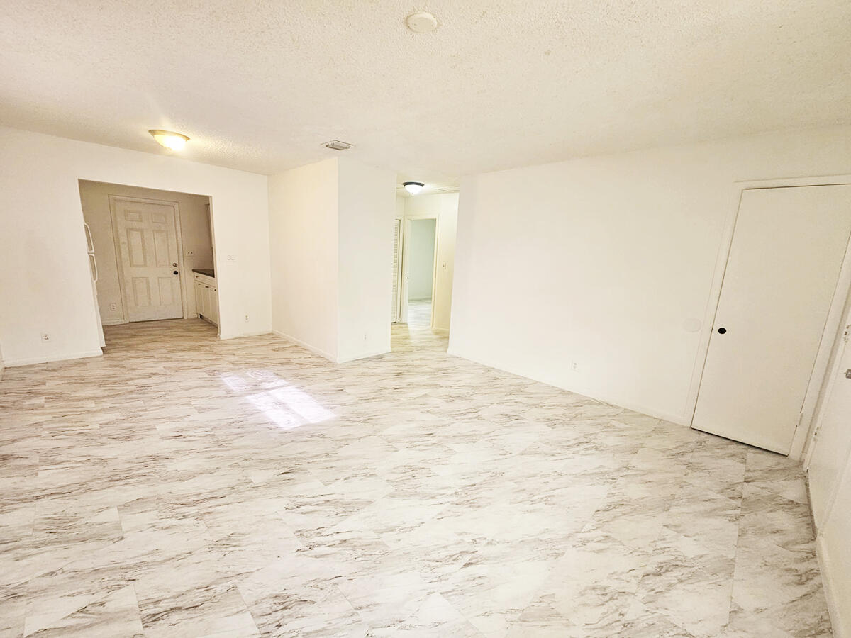 692 Neil Road, Unit 702 West Palm Beach, FL 33415 - Photo 3 of 11 WhatsApp Image 2024-07-12 at 15.59.02