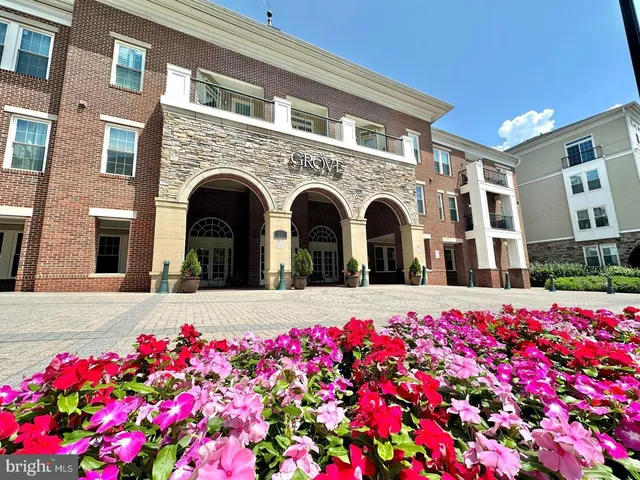 $2,100 | 2465 Army Navy Drive, Unit 1310, Arlington, VA 22206