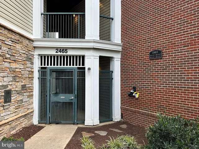 $2,100 | 2465 Army Navy Drive, Unit 1310, Arlington, VA 22206