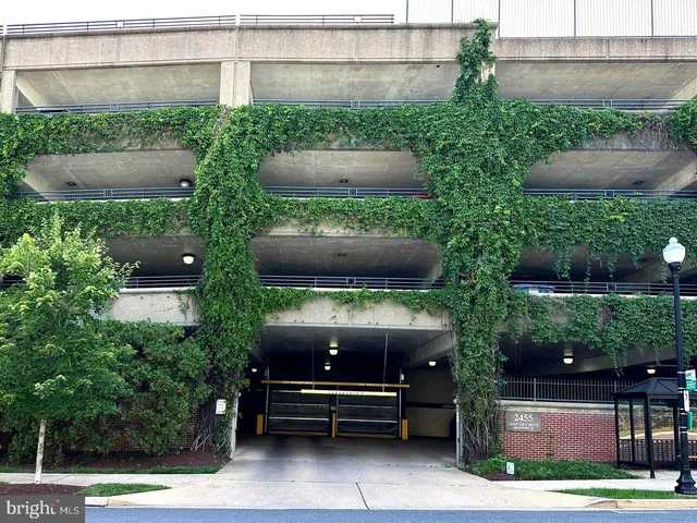 $2,100 | 2465 Army Navy Drive, Unit 1310, Arlington, VA 22206