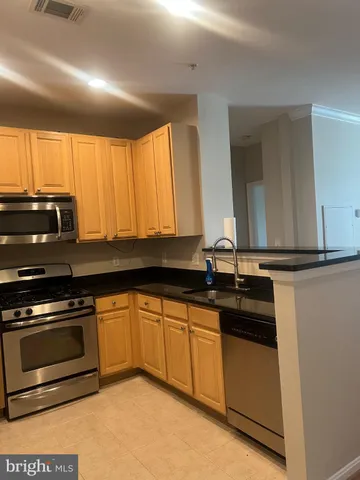 $2,100 | 2465 Army Navy Drive, Unit 1310, Arlington, VA 22206