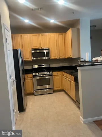 $2,100 | 2465 Army Navy Drive, Unit 1310, Arlington, VA 22206
