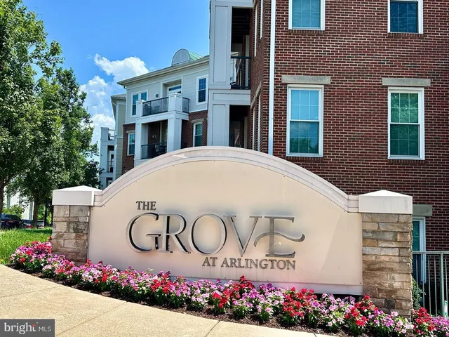 $2,100 | 2465 Army Navy Drive, Unit 1310, Arlington, VA 22206