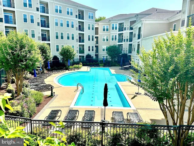 $2,100 | 2465 Army Navy Drive, Unit 1310, Arlington, VA 22206
