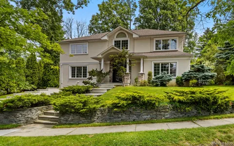 $13,000 | 25 Bay Driveway, Manhasset, NY 11030