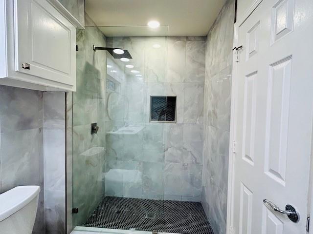 17119 Upper Bay Road Addison, TX 75001 - Photo 16 of 29 a bathroom with a shower