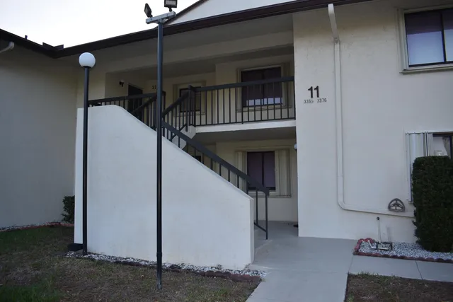 a view of entryway and hall