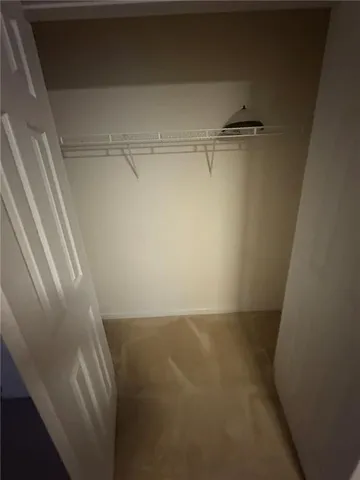 en empty room with windows and ceiling fan