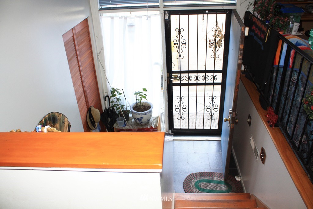 5221 South Roxbury Street Seattle, WA 98118 - Photo 2 of 10 Gallery Image 2