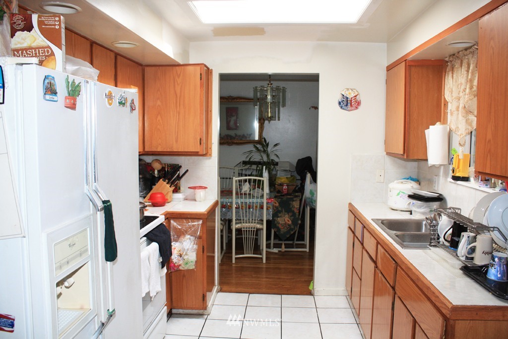 5221 South Roxbury Street Seattle, WA 98118 - Photo 4 of 10 Gallery Image 4