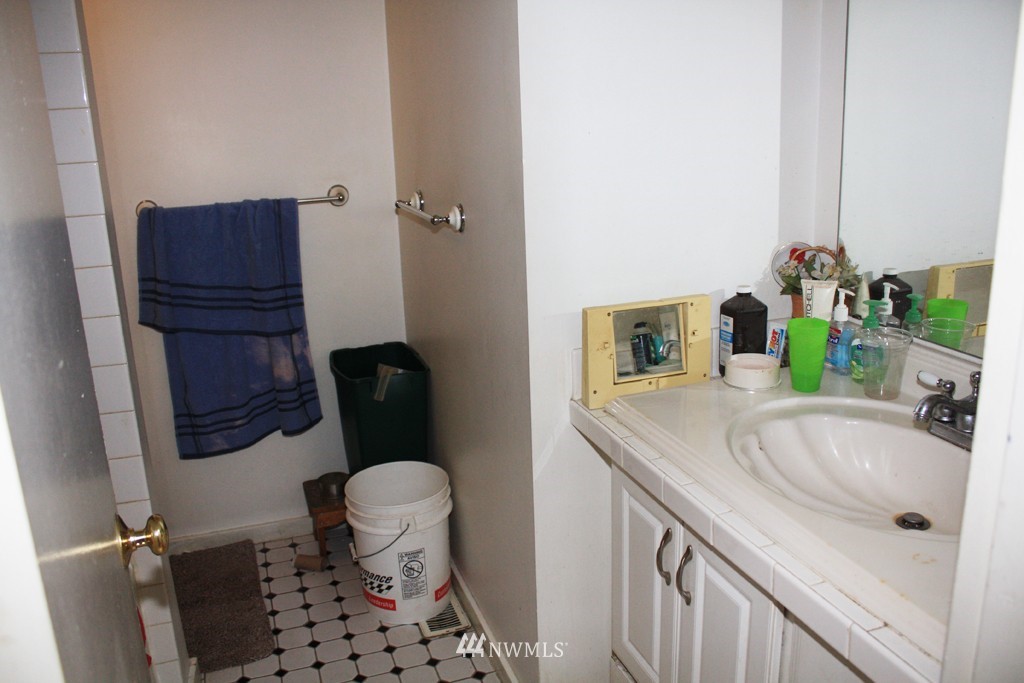 5221 South Roxbury Street Seattle, WA 98118 - Photo 8 of 10 Gallery Image 8
