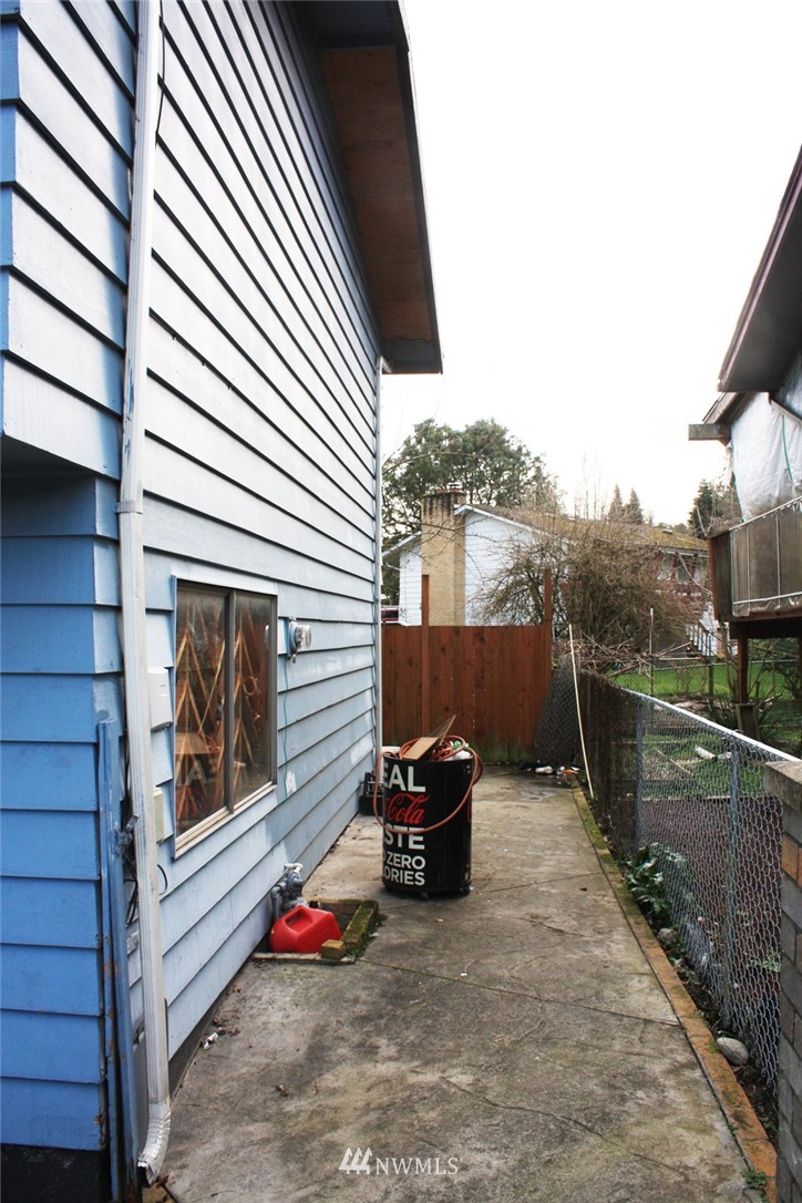 5221 South Roxbury Street Seattle, WA 98118 - Photo 9 of 10 Gallery Image 9
