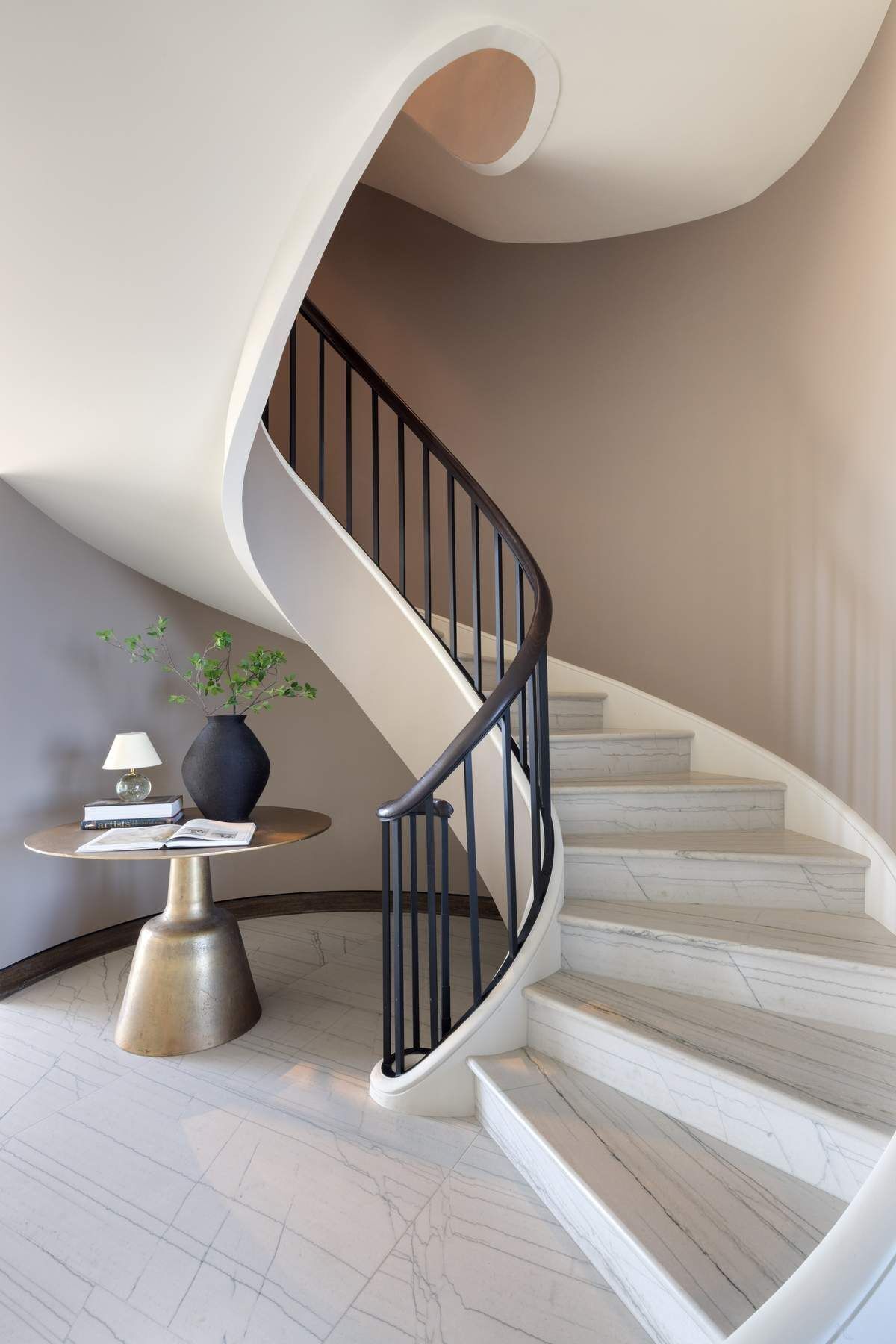 111 West 57th Street, Unit PH76 Manhattan, NY 10019 - Photo 9 of 40 a view of entryway and hall