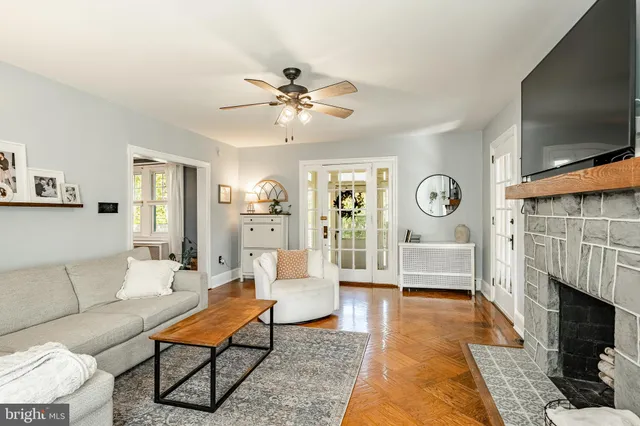 $425,000 | 915 West Chester Pike, West Chester, PA 19380