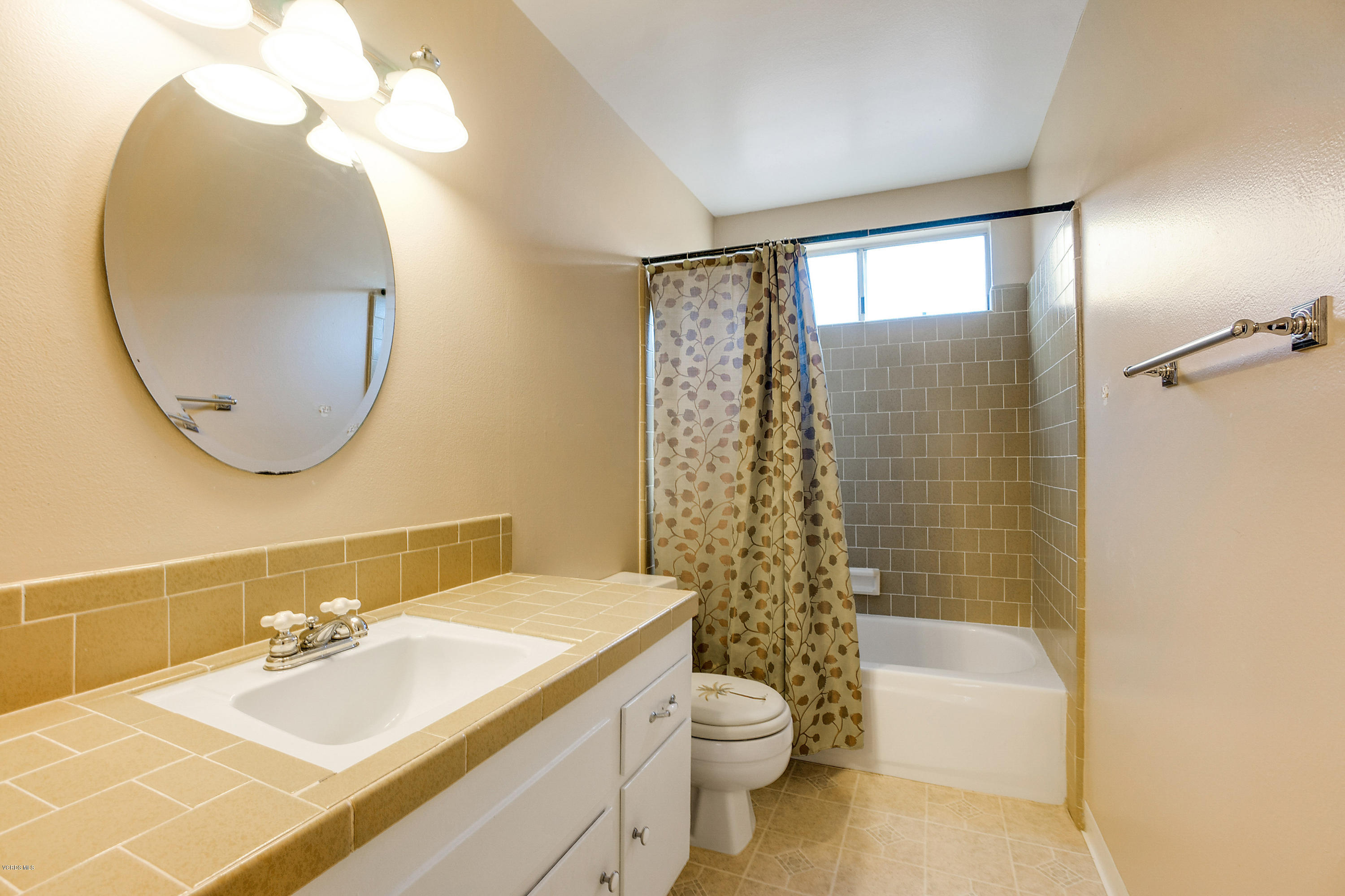 4530 Reeder Avenue Oxnard, CA 93033 - Photo 12 of 15 034
