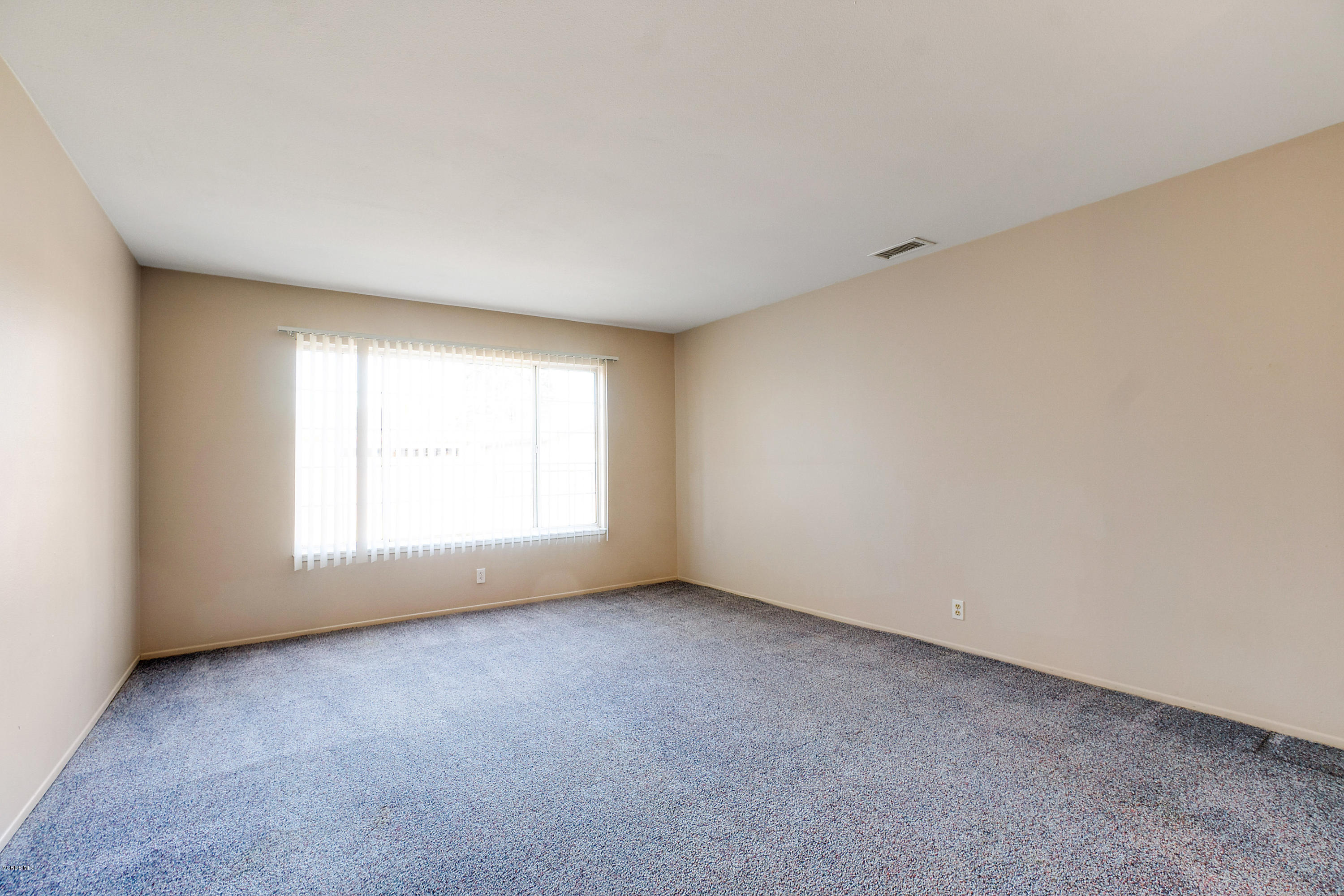 4530 Reeder Avenue Oxnard, CA 93033 - Photo 4 of 15 010