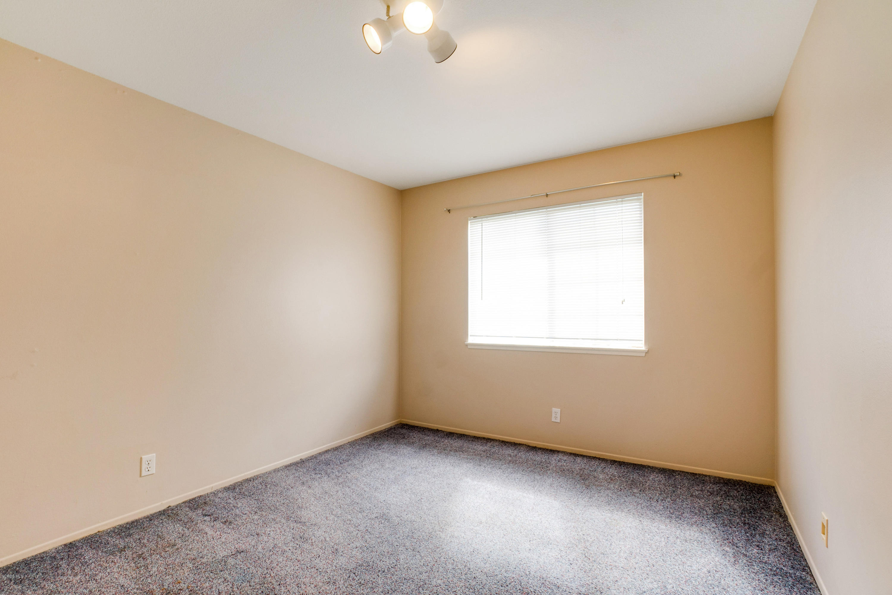 4530 Reeder Avenue Oxnard, CA 93033 - Photo 10 of 15 028