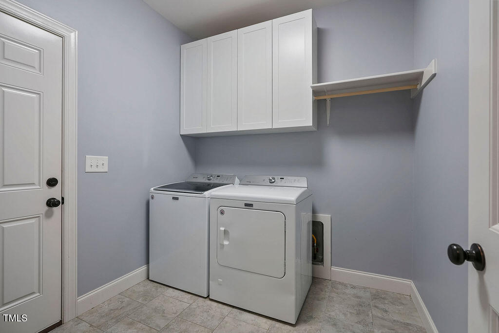 1124 Armsleigh Court Raleigh, NC 27603 - Photo 15 of 33 a utility room with dryer and washer