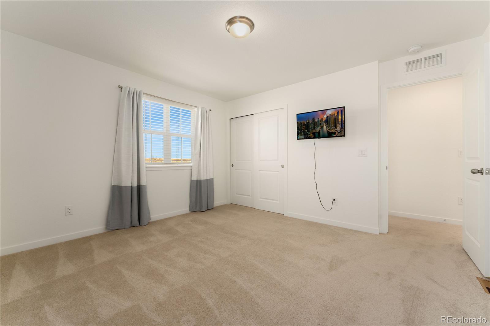 817 S Flat Aurora, CO 80018 - Photo 23 of 41 an empty room with windows and cabinet