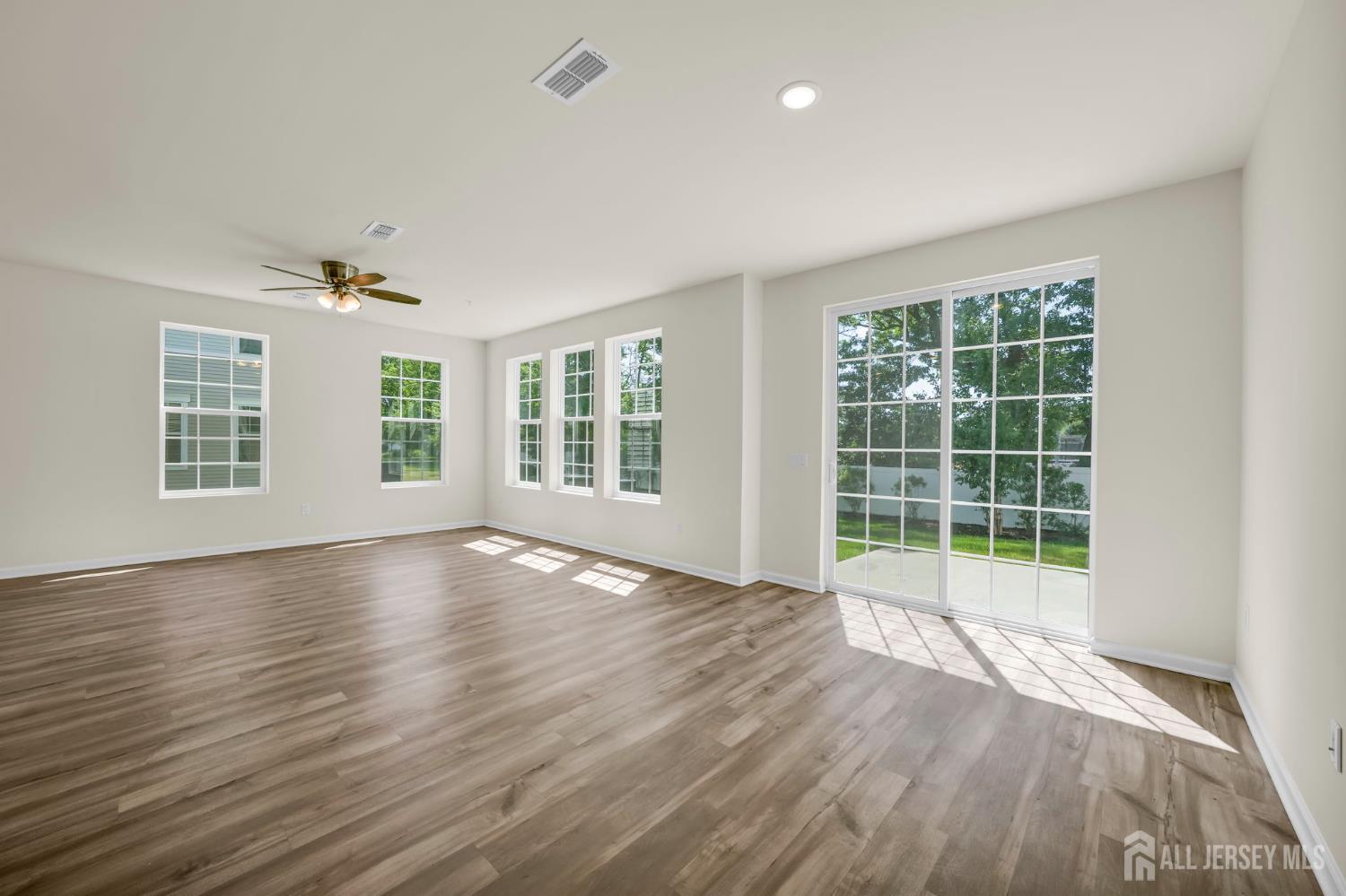 228 Park Lane Dunellen, NJ 08812 - Photo 10 of 25