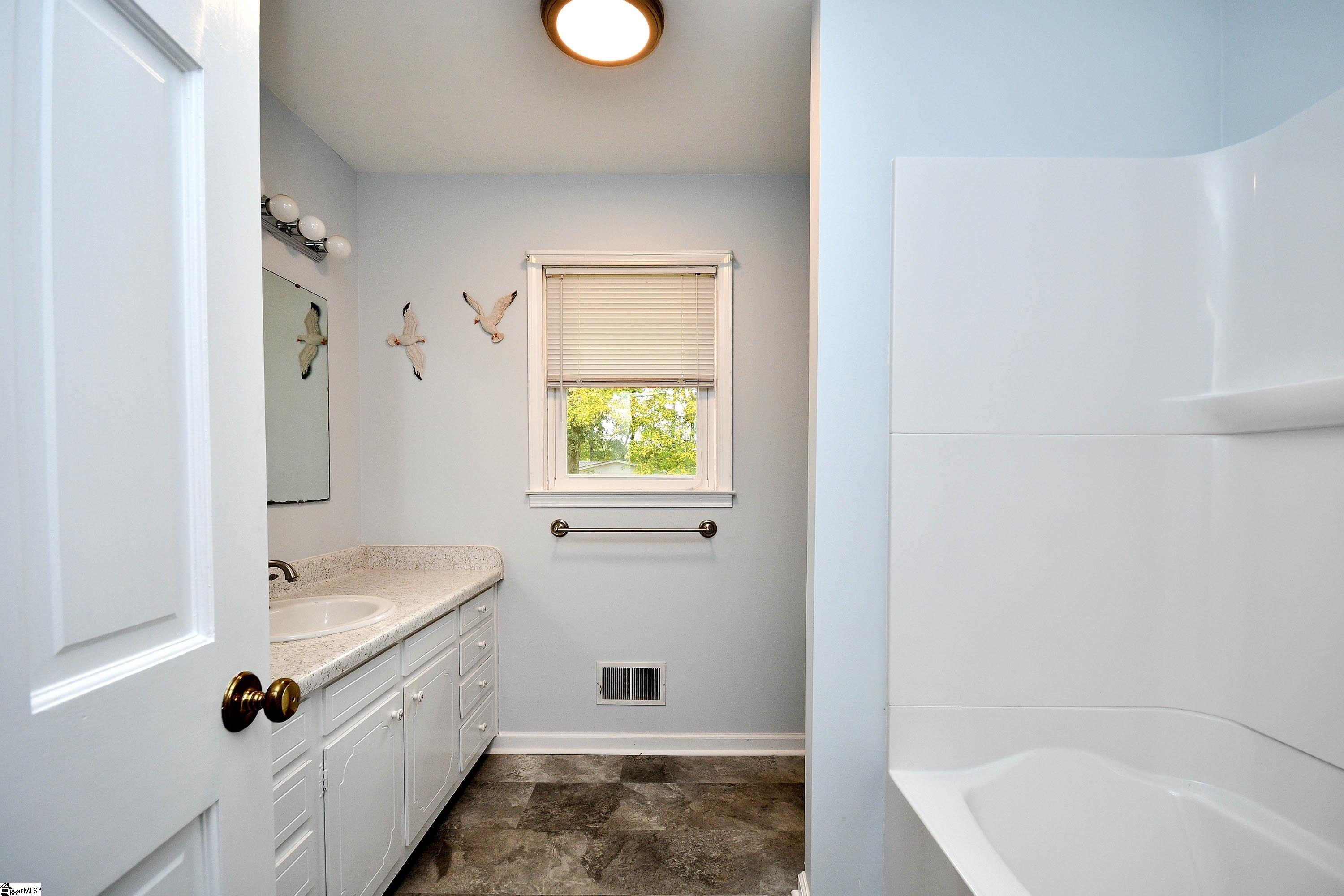 817 Rice Road Easley, SC 29640 - Photo 23 of 36