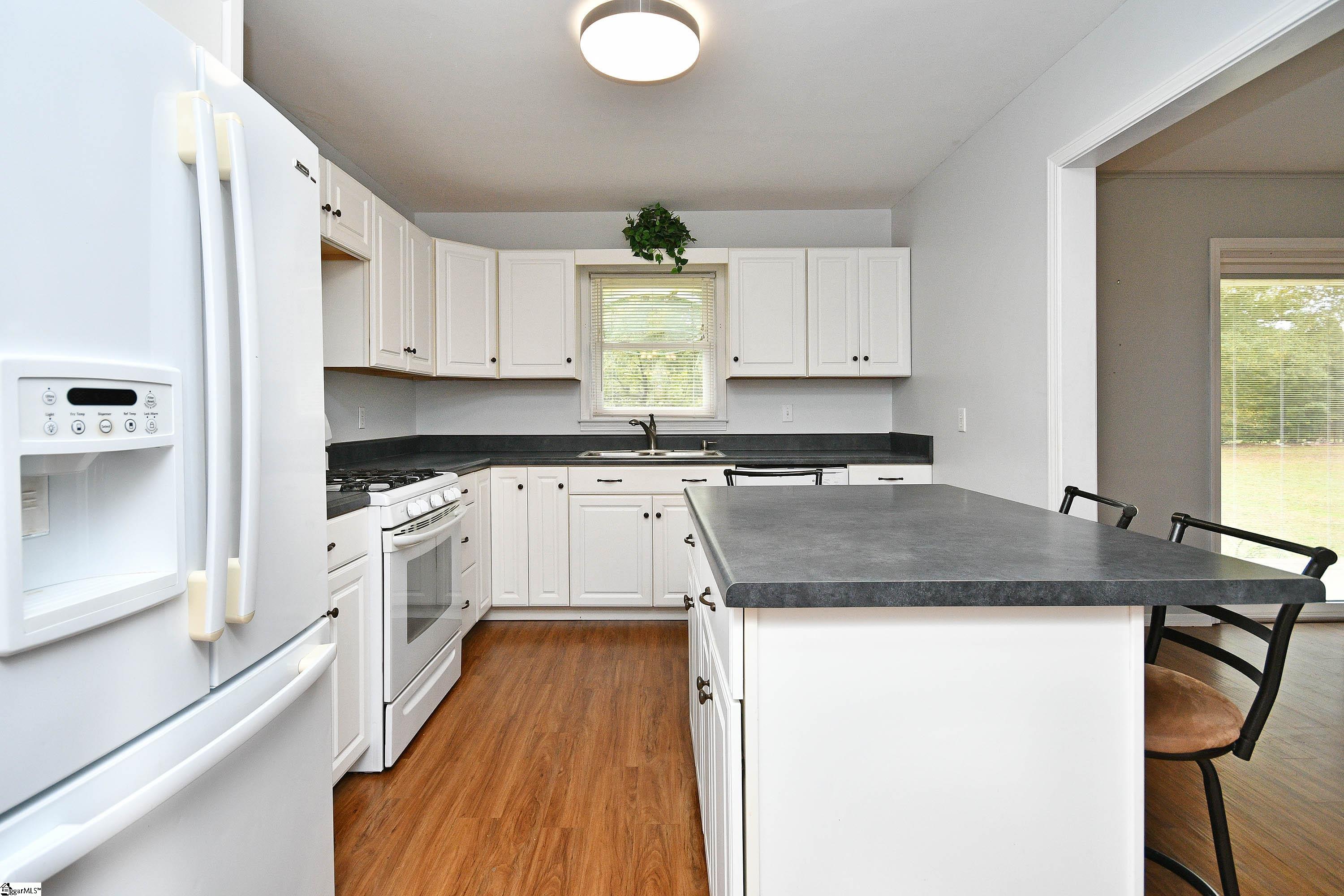 817 Rice Road Easley, SC 29640 - Photo 8 of 36
