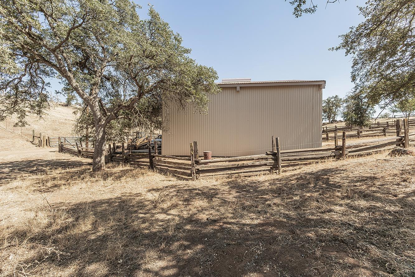 22085 Watts Valley Road Sanger, CA 93657 - Photo 54 of 98
