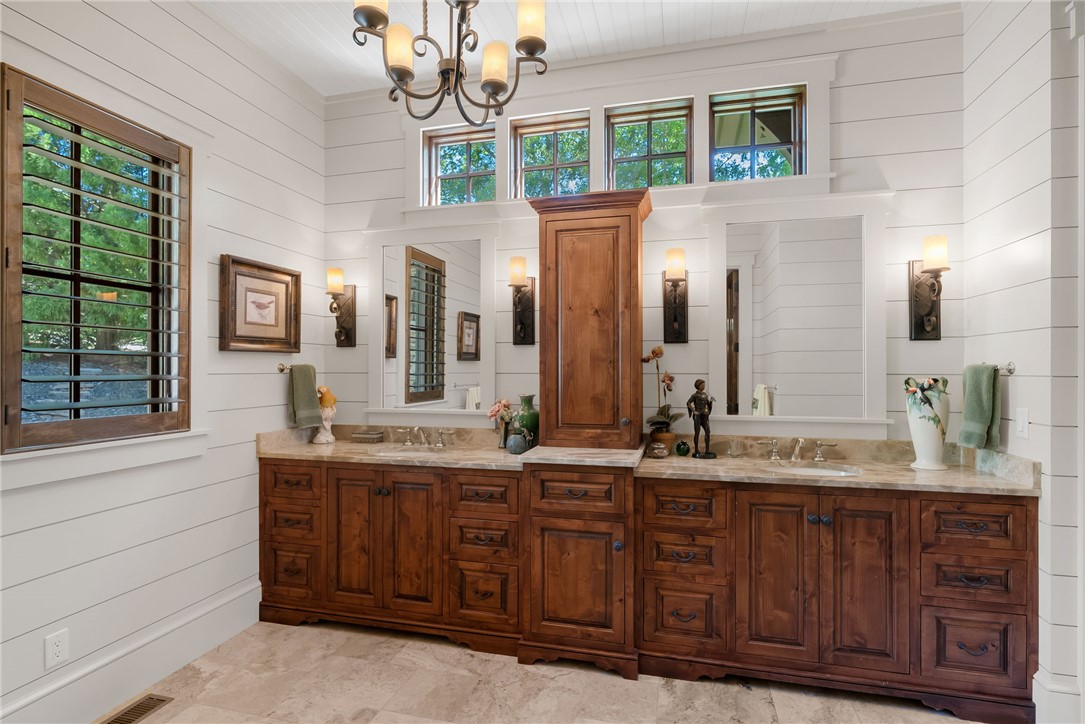104 Crooked Stick Court Sunset, SC 29685 - Photo 20 of 43 This primary bathroom features double vanities and an elegant chandelier.