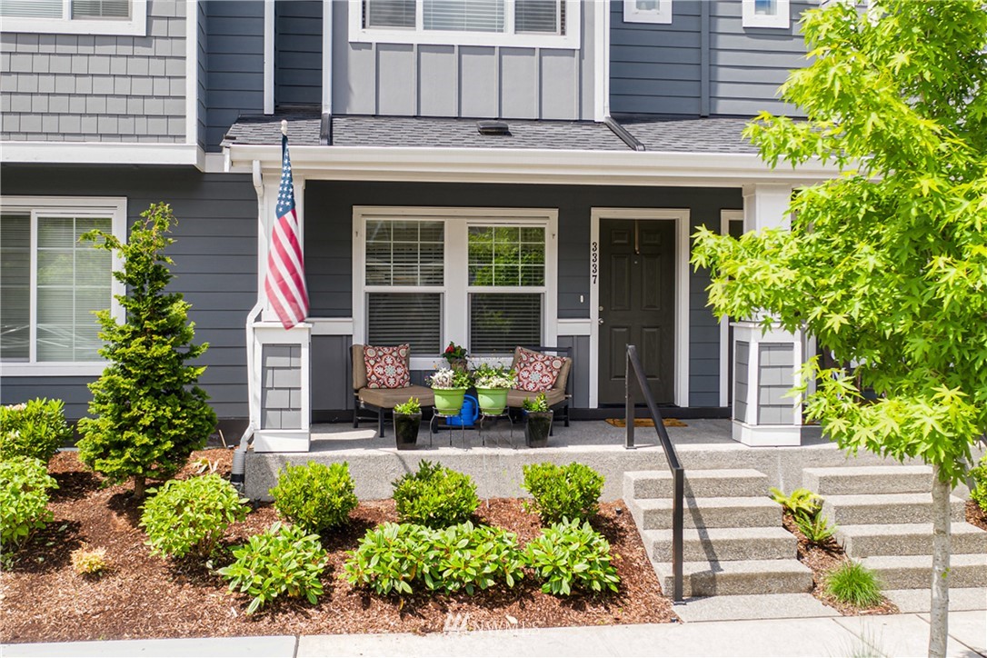 3337 30th Drive Everett, WA 98201 - Photo 3 of 28 a front view of a house with a porch