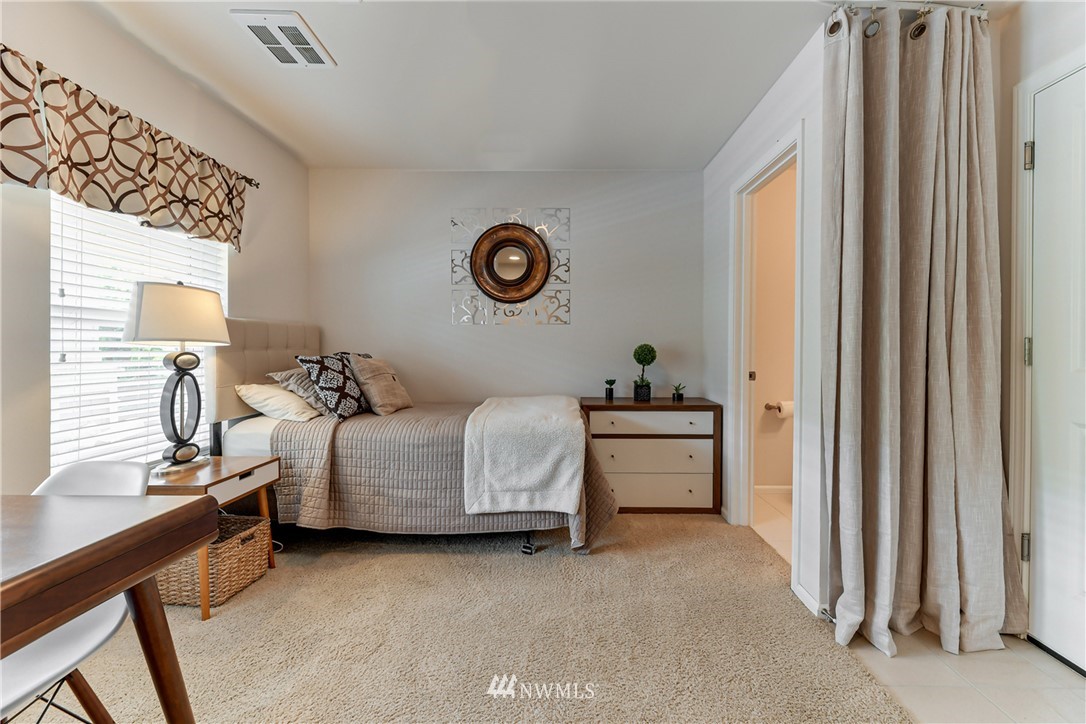 3337 30th Drive Everett, WA 98201 - Photo 8 of 28 a room with a bed and a window