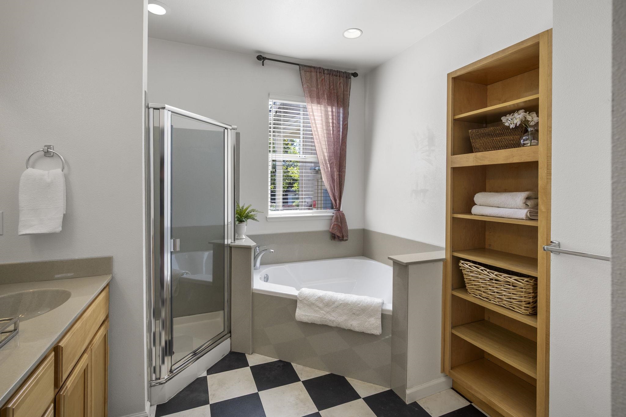 343 Field Stone Drive Murphys, CA 95247 - Photo 22 of 40 Bathroom with a stall shower