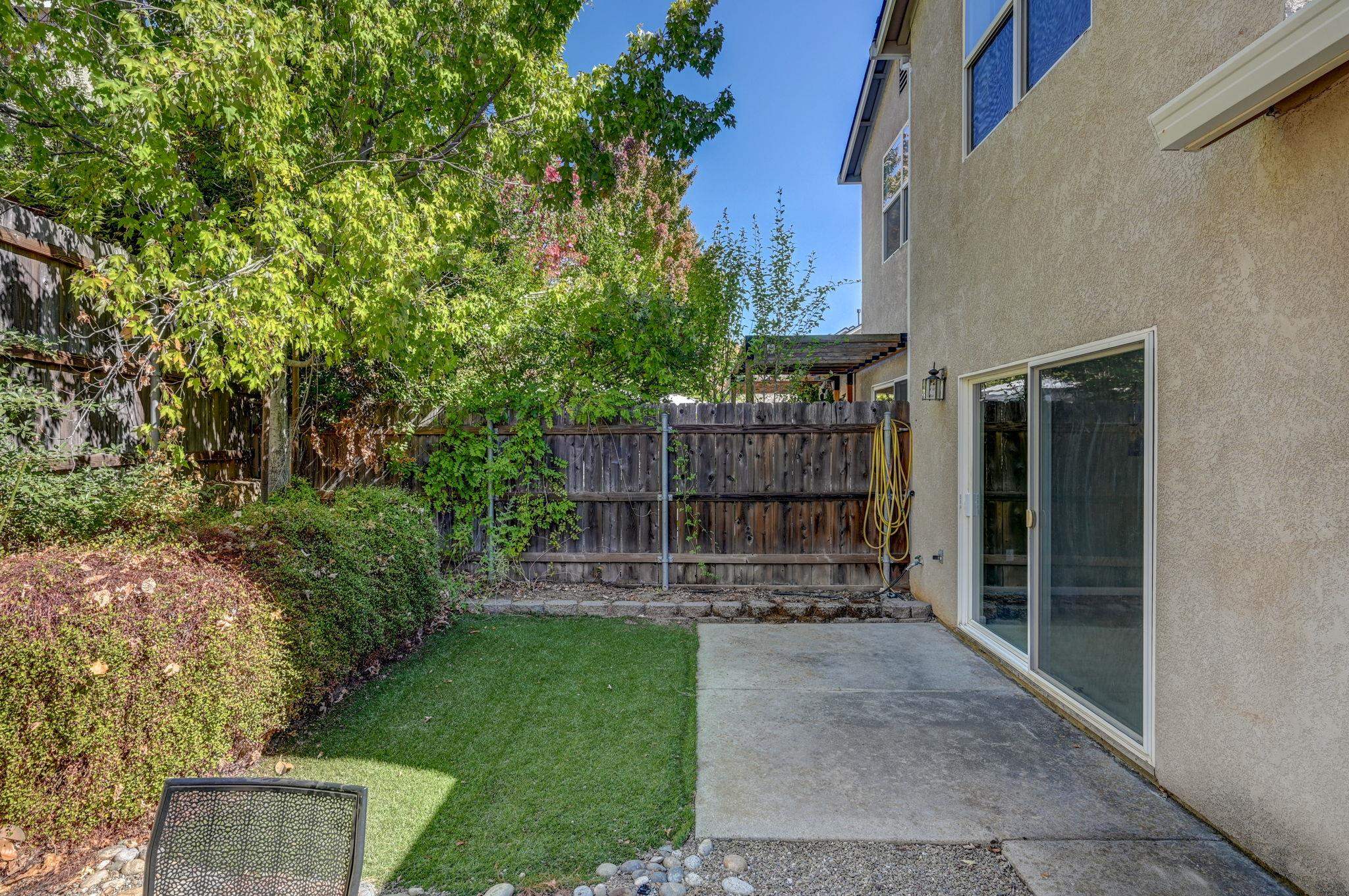 343 Field Stone Drive Murphys, CA 95247 - Photo 38 of 40 Fenced backyard with a patio